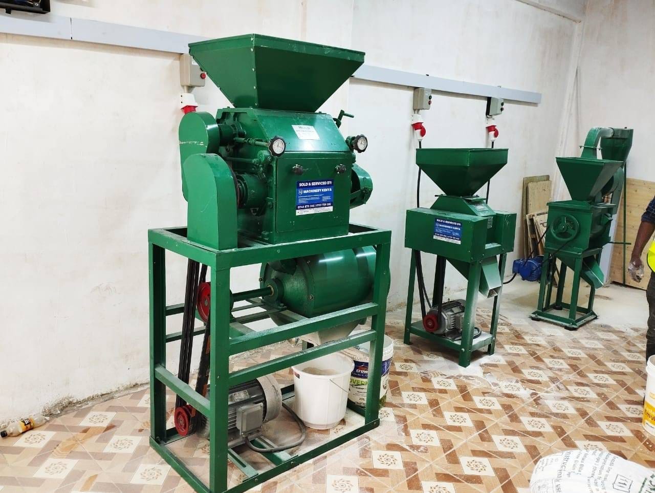 ROLLER MILL CRUSHER AND HULLER MACHINE