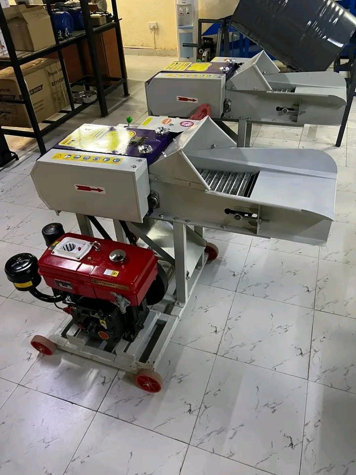 HIGH-SPEED DIESEL ENGINE 7.5HP CHAFF CUTTER WITH CONVEYOR BELT